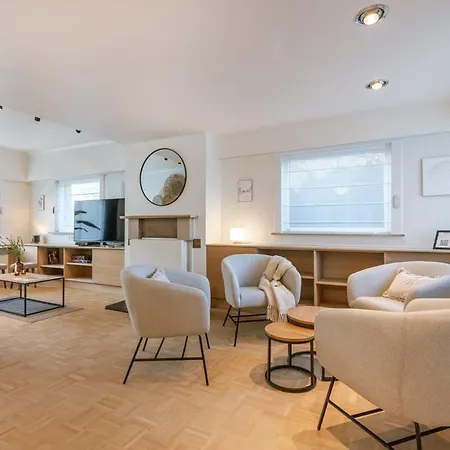 Huswell - Spacious House With Sunny Garden *