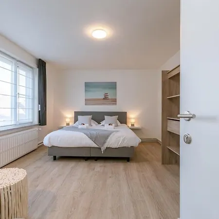 Huswell - Spacious House With Sunny Garden Villa